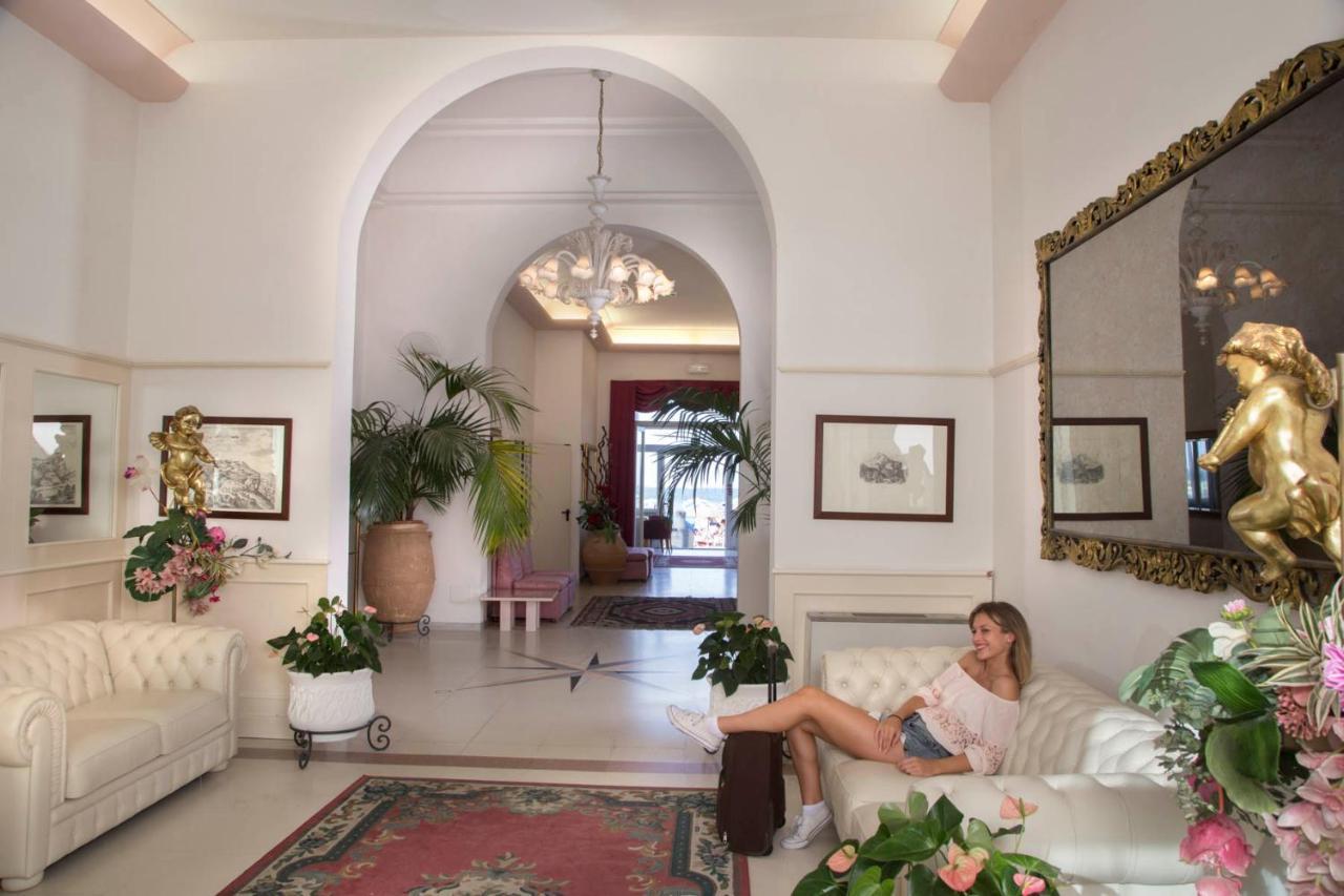Lido Hotel 3*