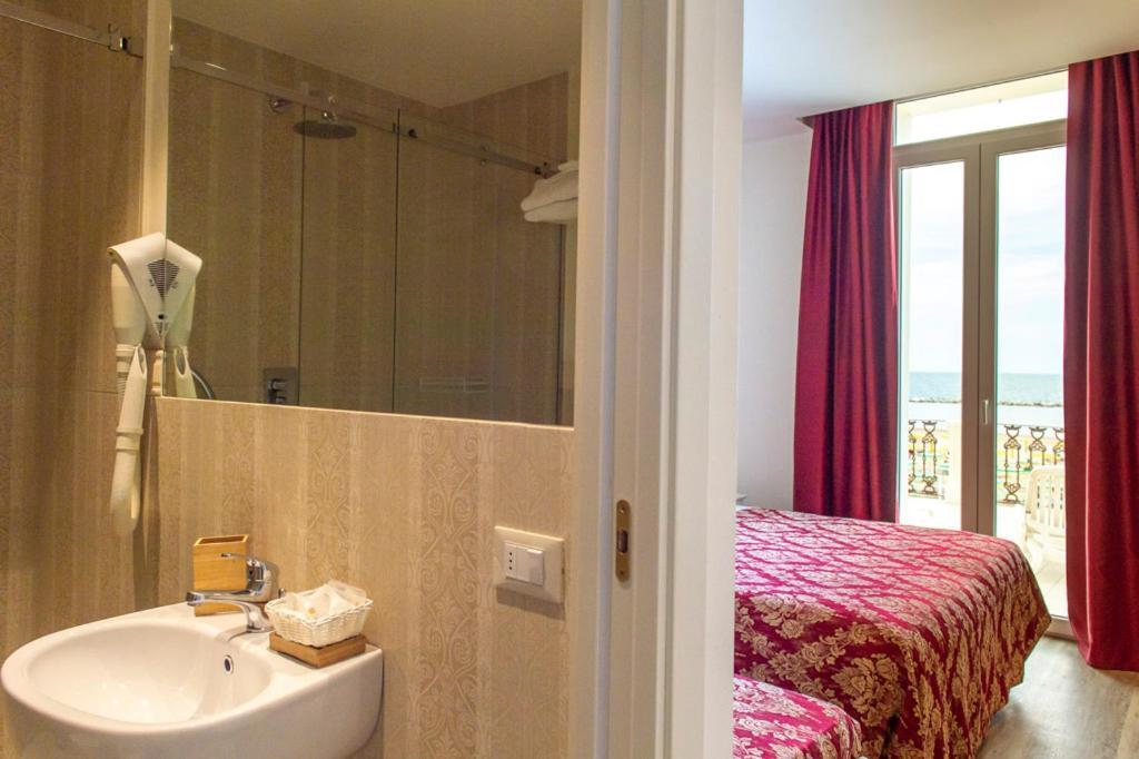 Lido Hotel 3*